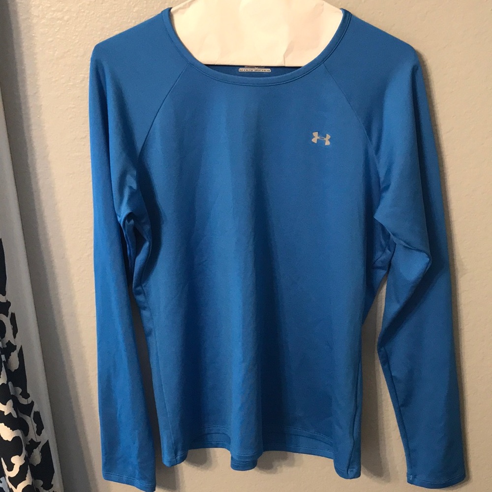 UNDERARMOUR LONG SLEEVE TOP